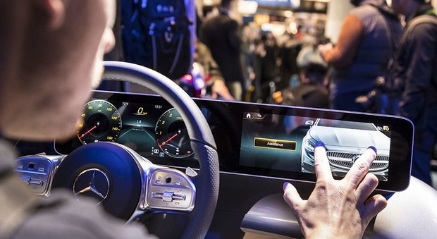 Mercedes-Benz förbättrar sin röstassistent i bilen med generativ artificiell intelligens